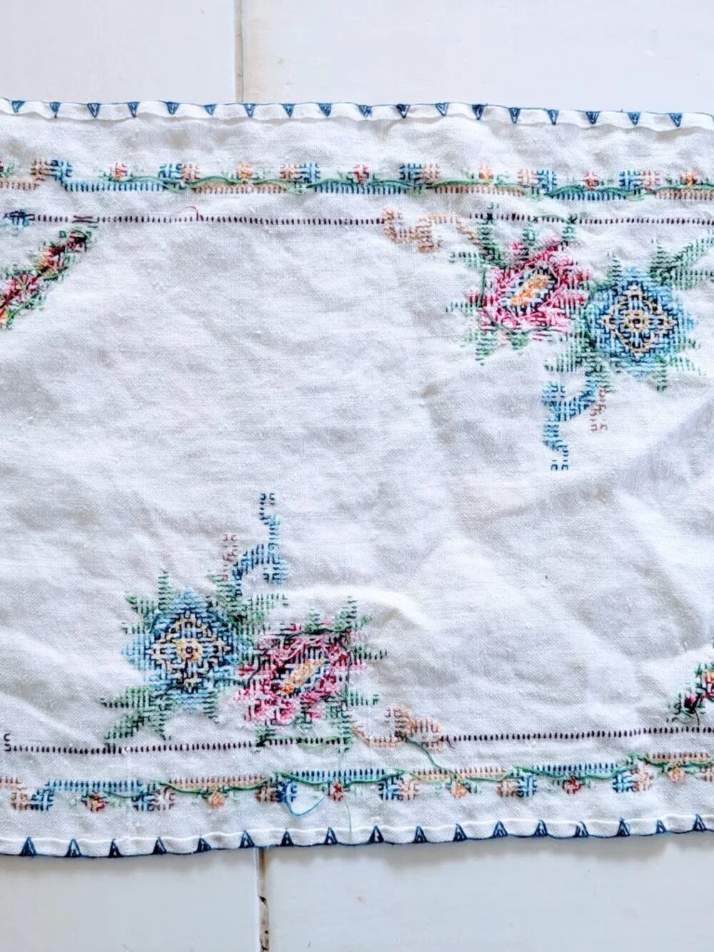 VTG Set of 5 Cross Stitch Linen Placemats Floral Embroidered Cream Cottagecore
